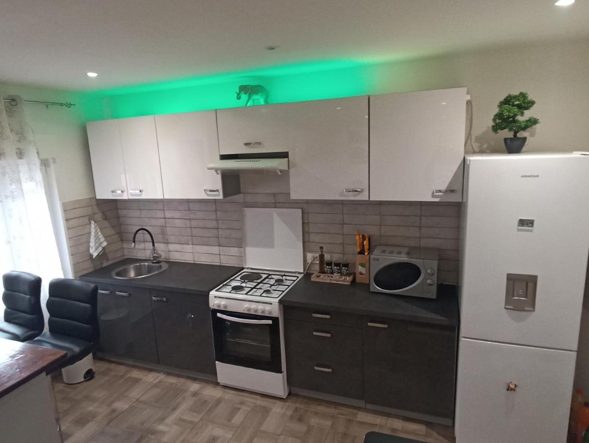 Hukic A2 Apartament *